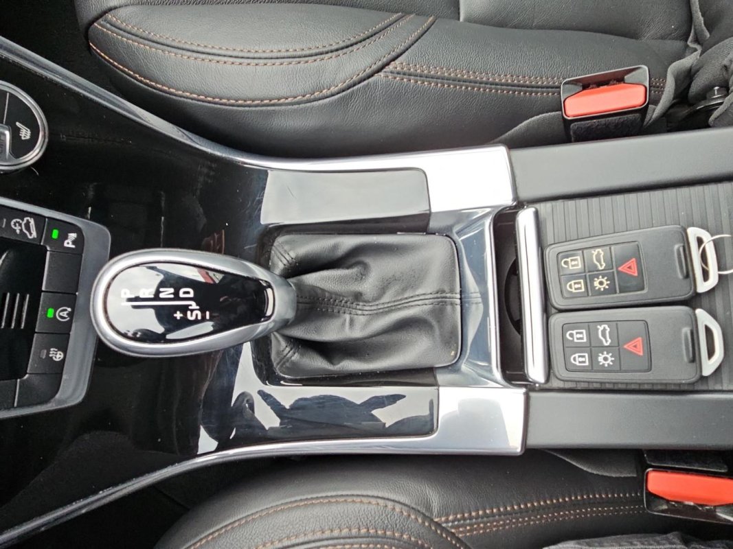 Automobil