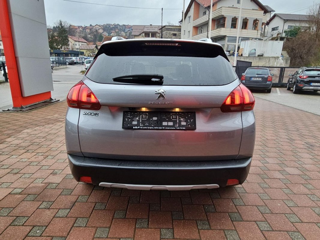 Automobil
