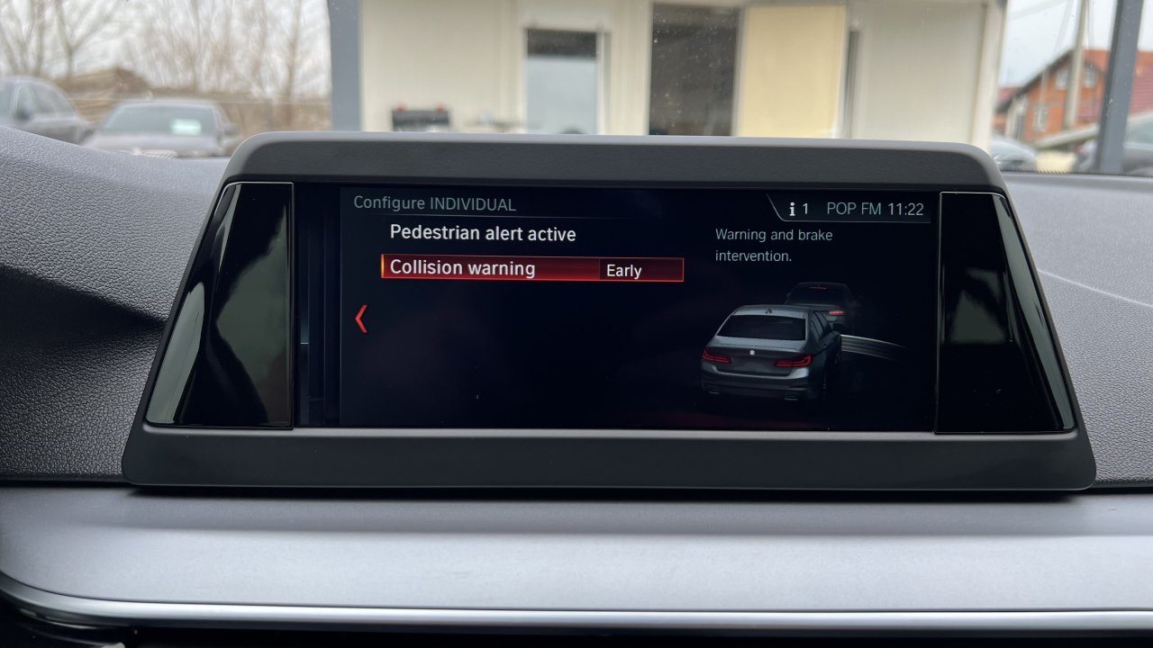 Automobil