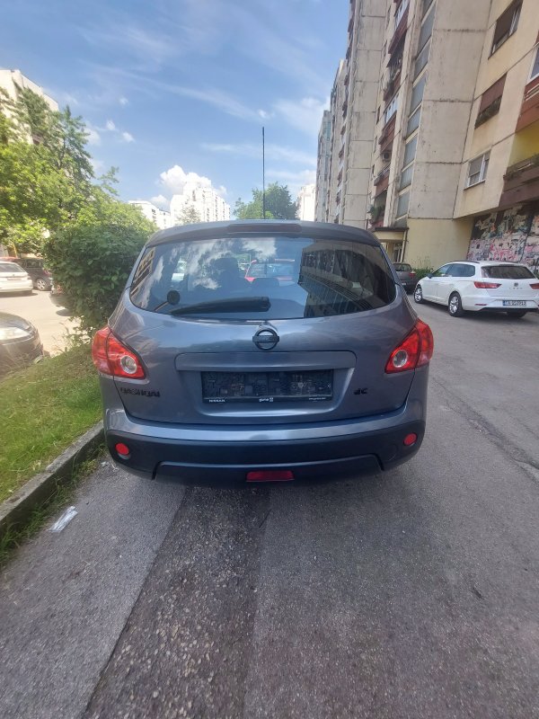 Automobil
