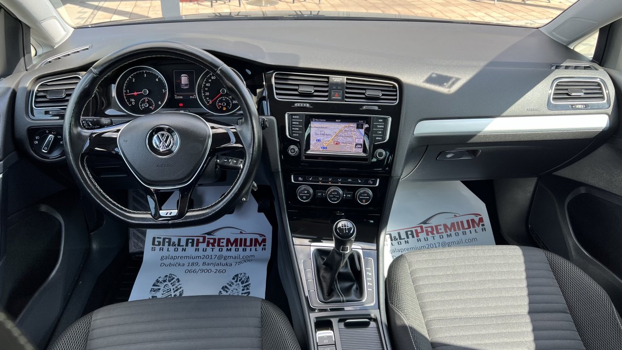 Automobil