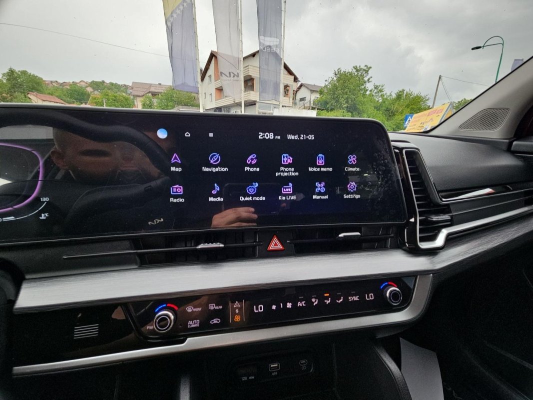 Automobil