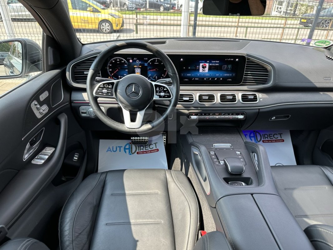 Automobil