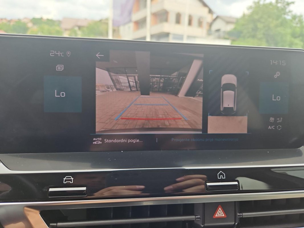 Automobil