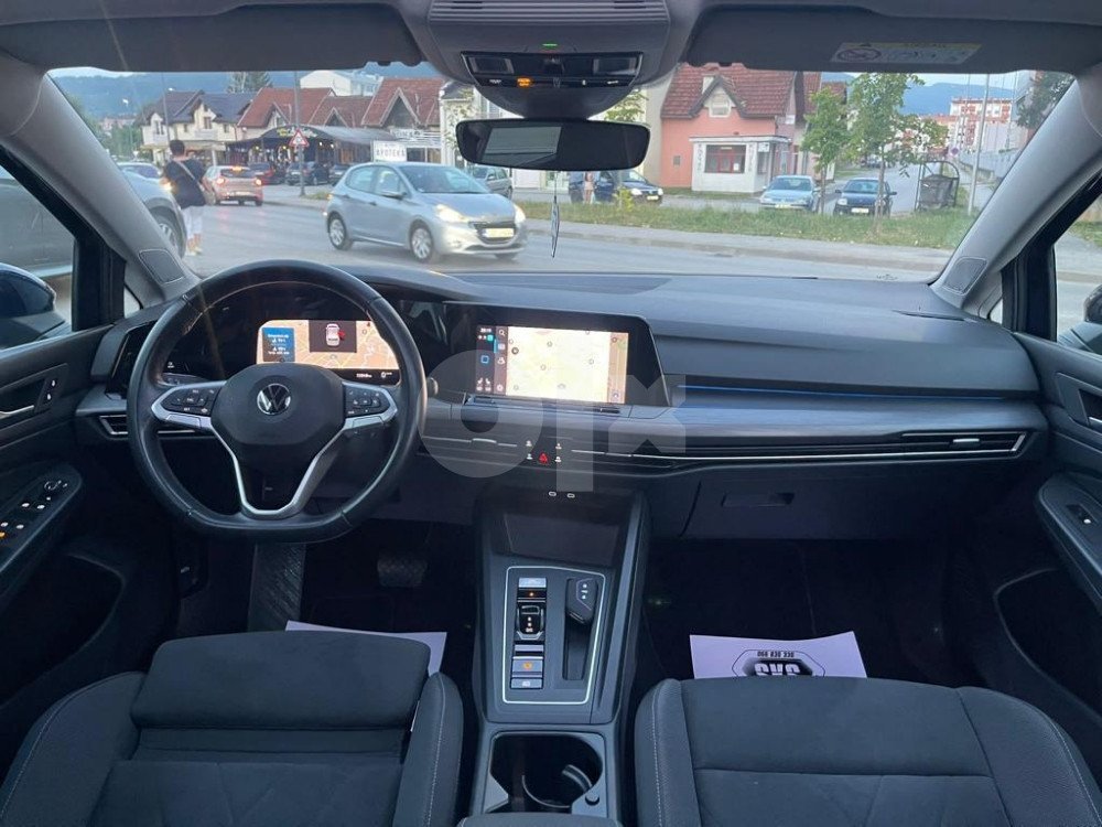Automobil