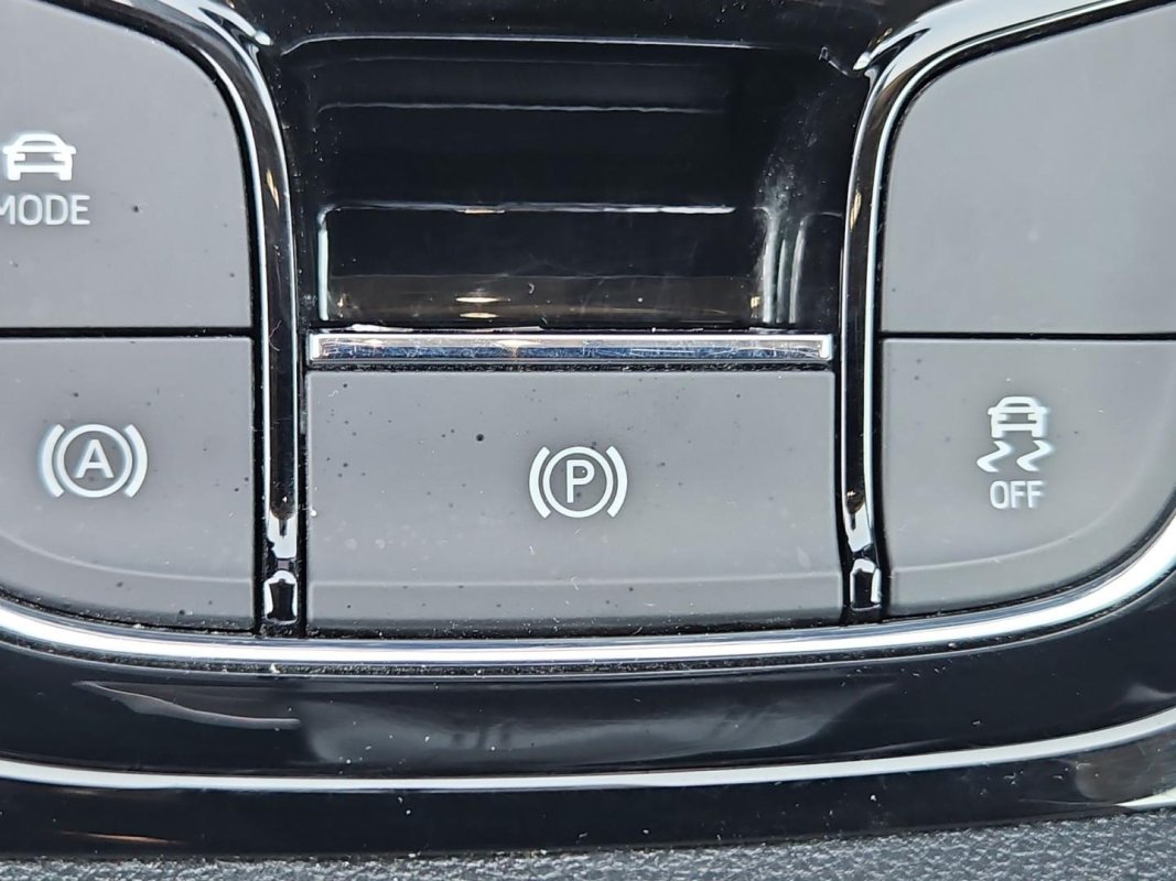 Automobil