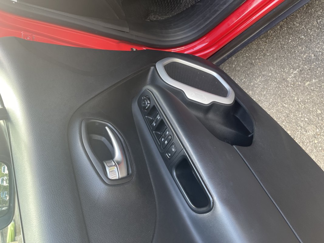 Automobil