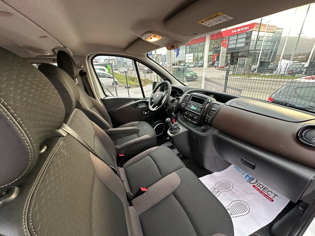 Automobil