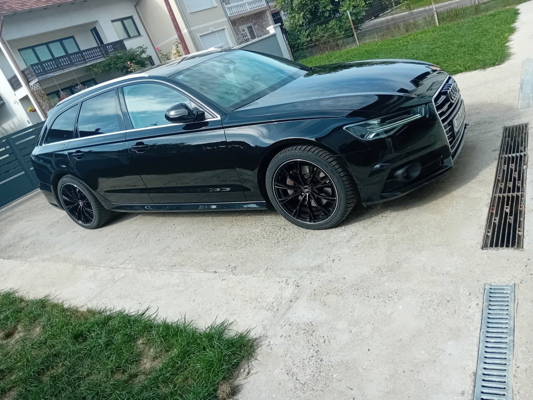 Automobil