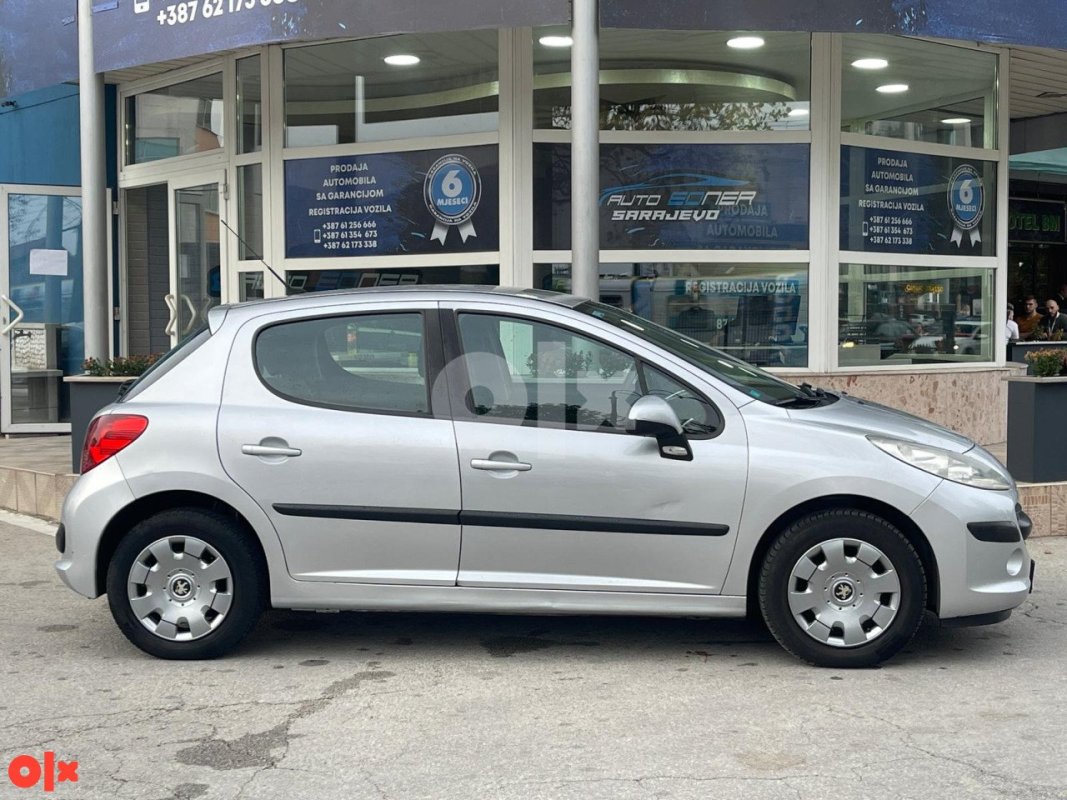 Automobil