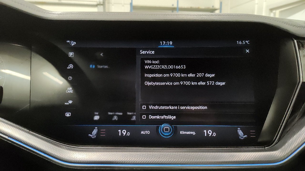 Automobil