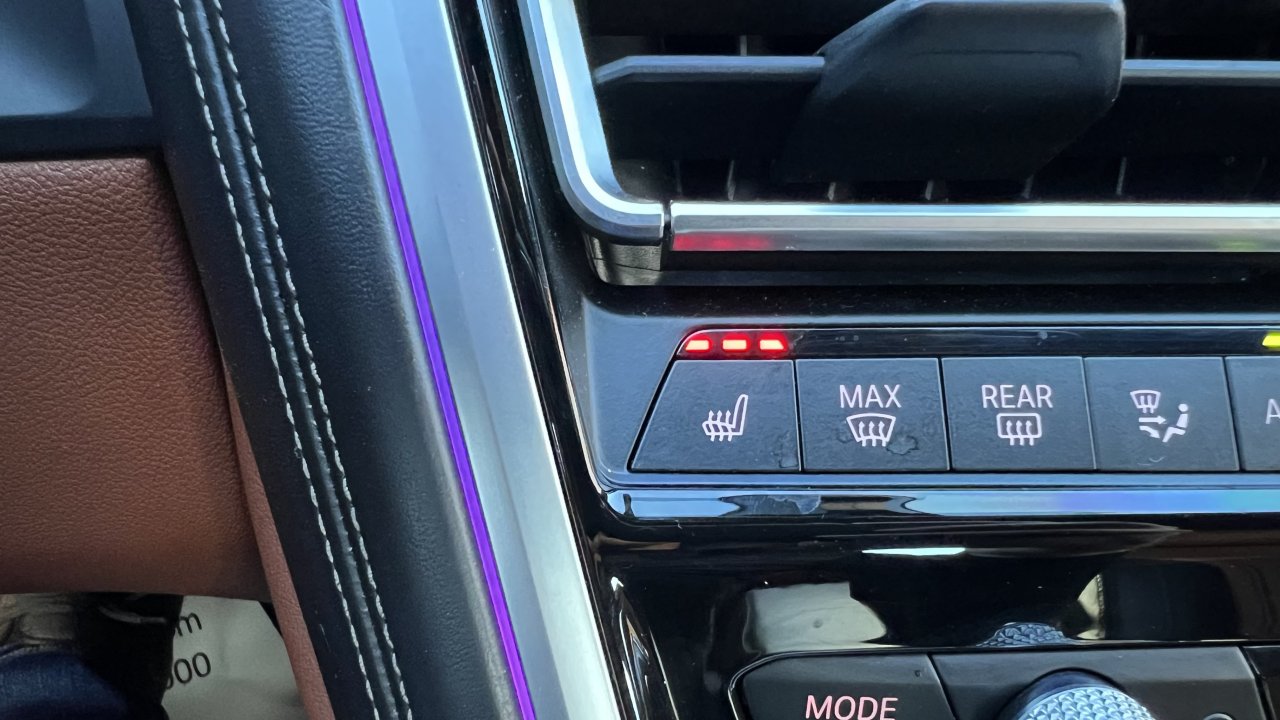 Automobil