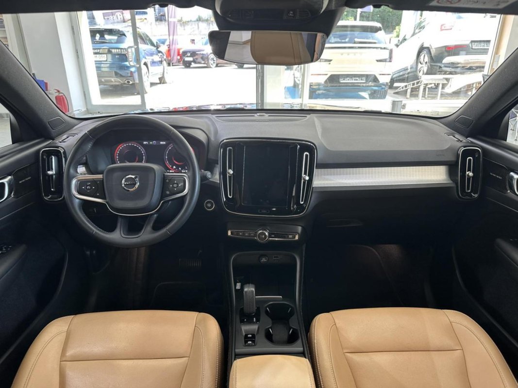 Automobil