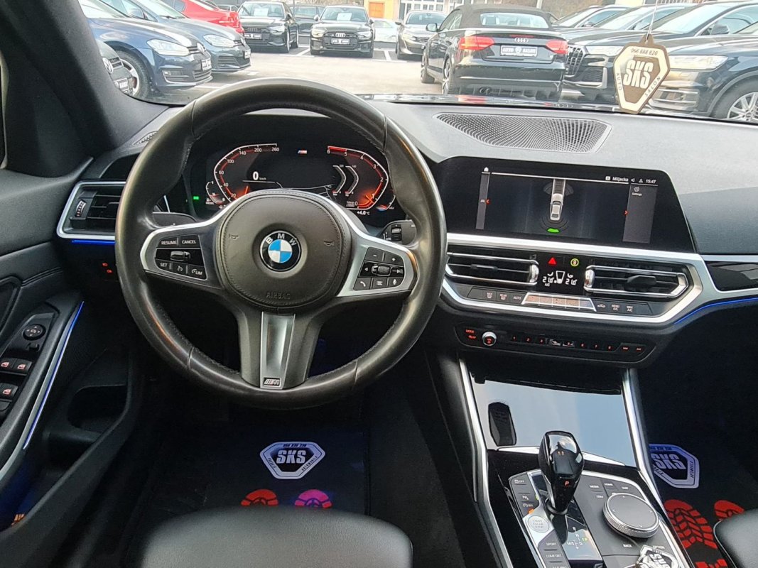 Automobil
