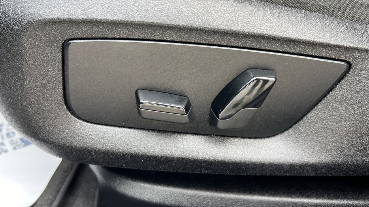 Automobil