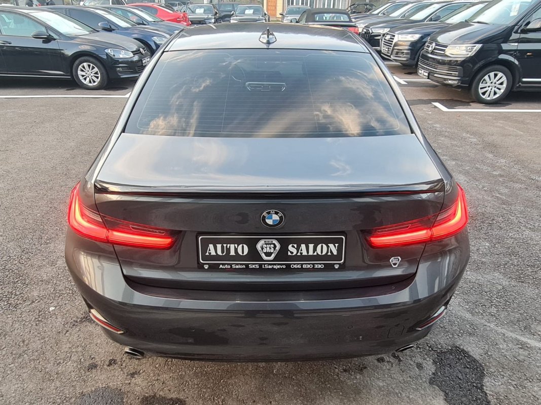 Automobil