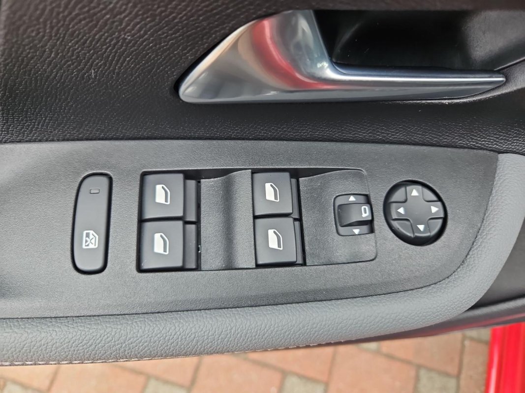 Automobil