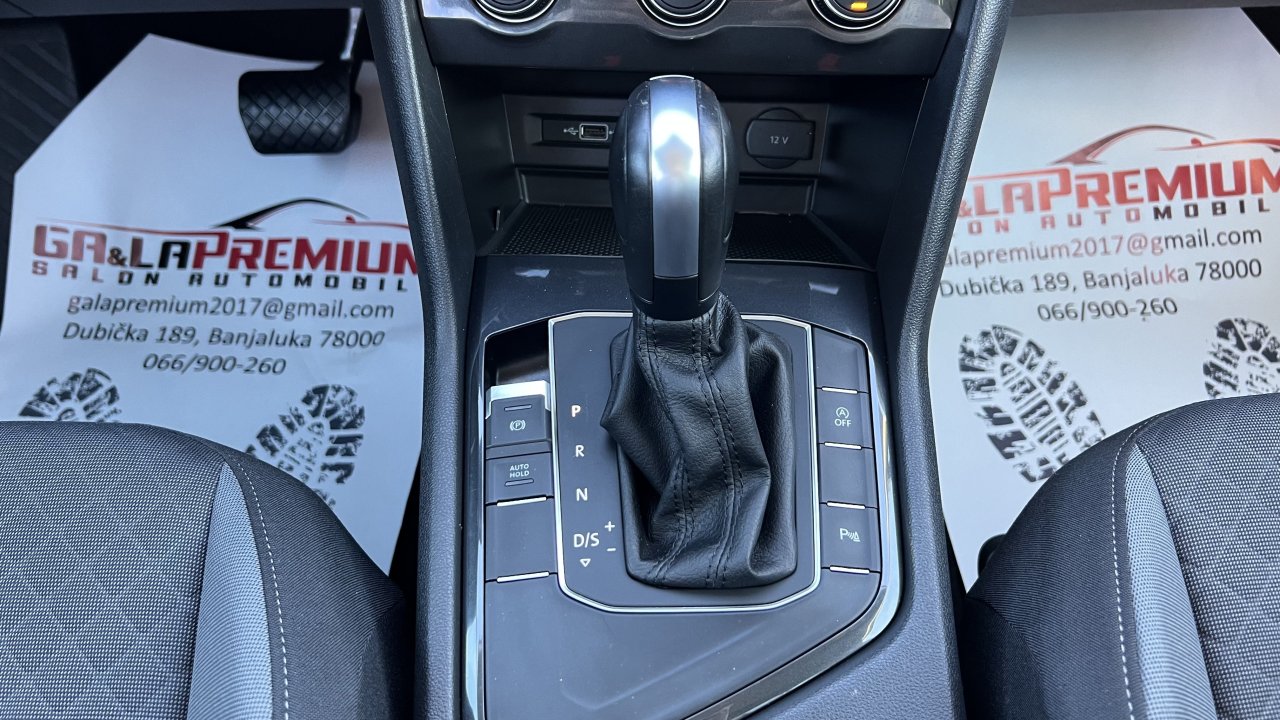 Automobil