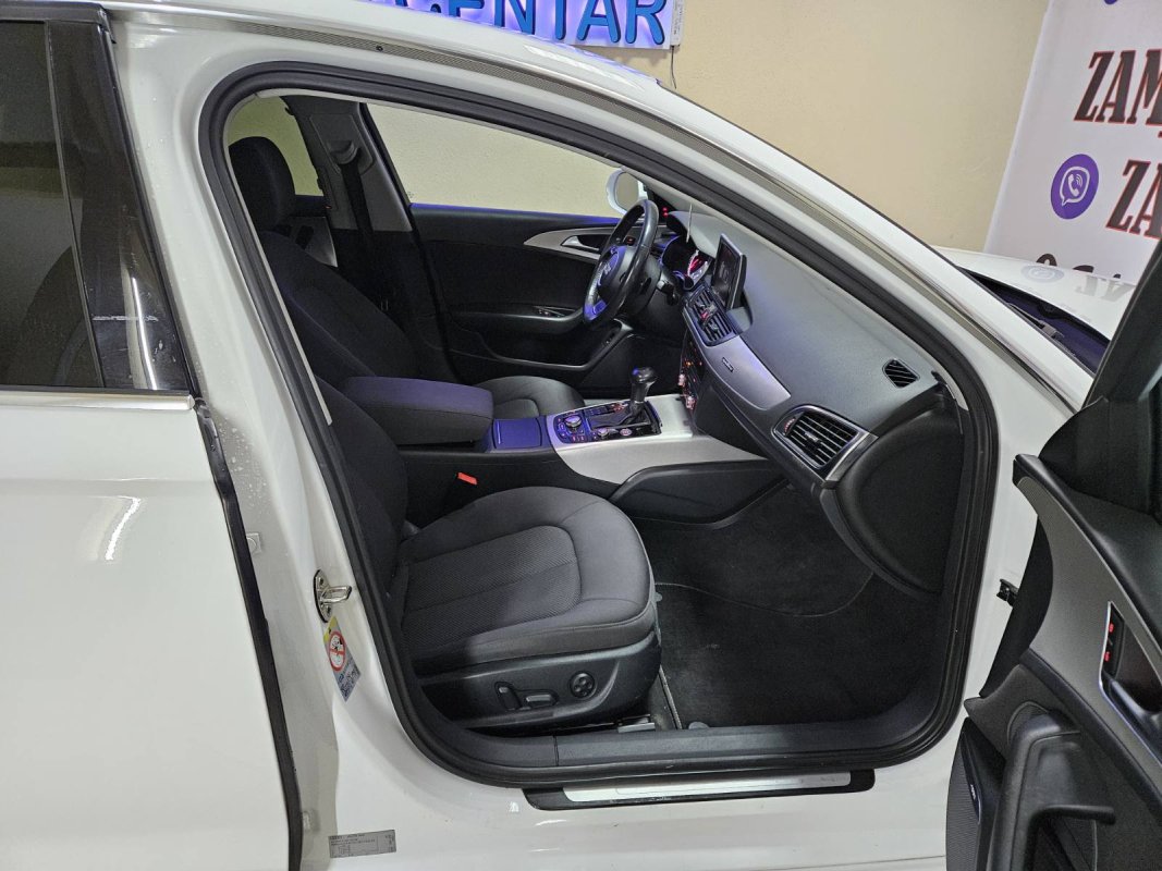 Automobil