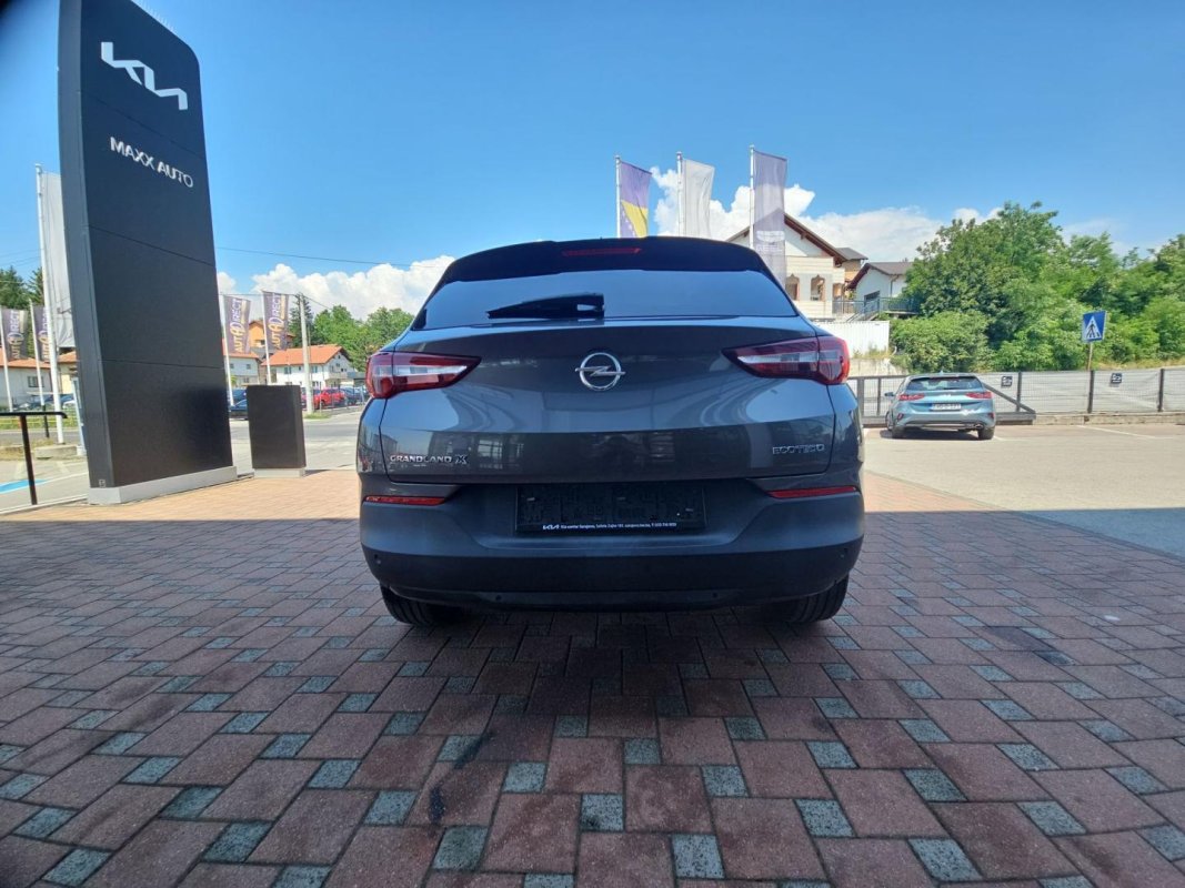 Automobil