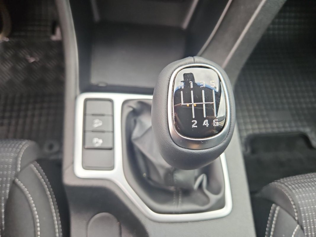 Automobil