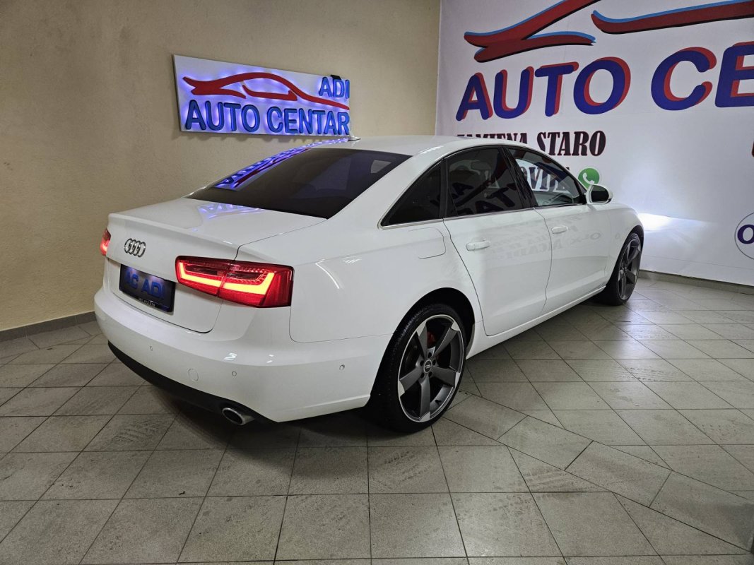 Automobil