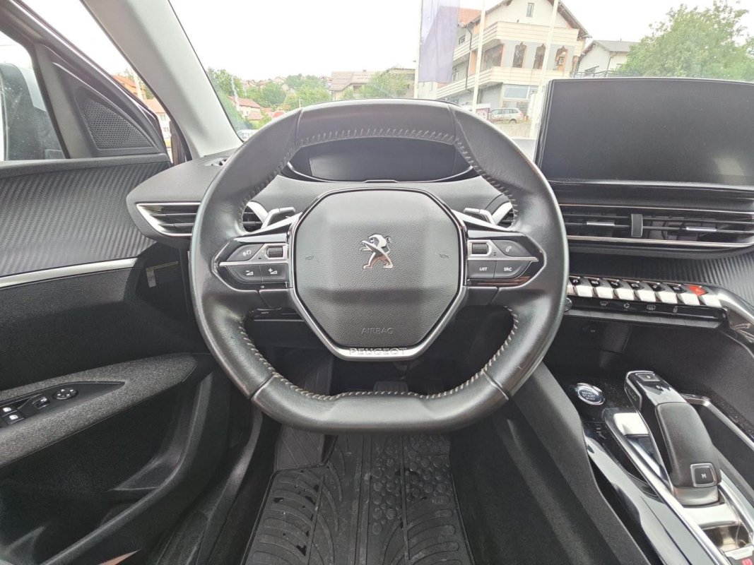 Automobil