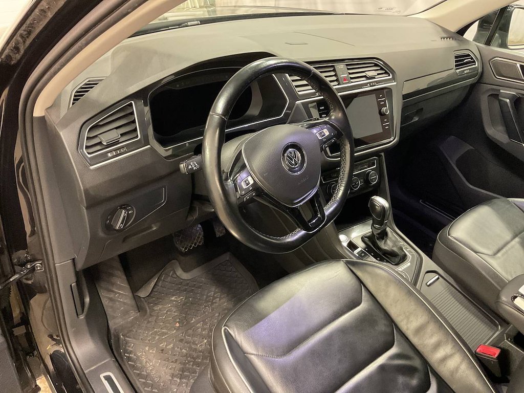 Automobil
