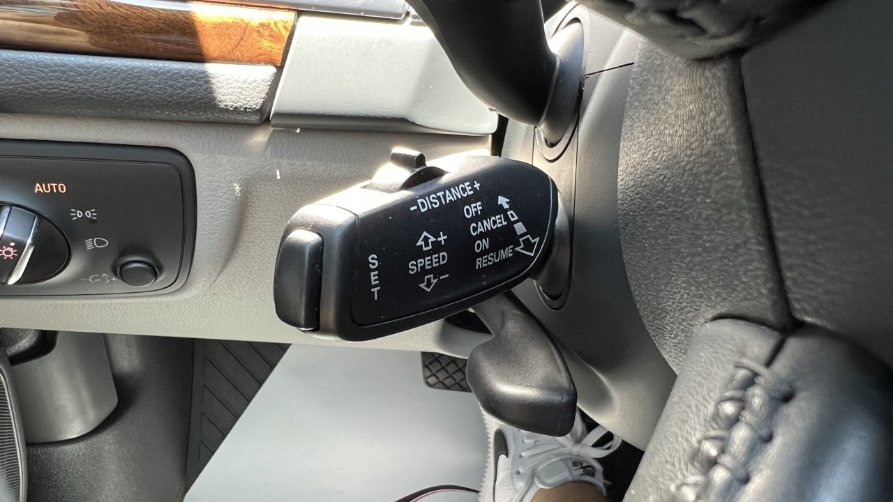 Automobil