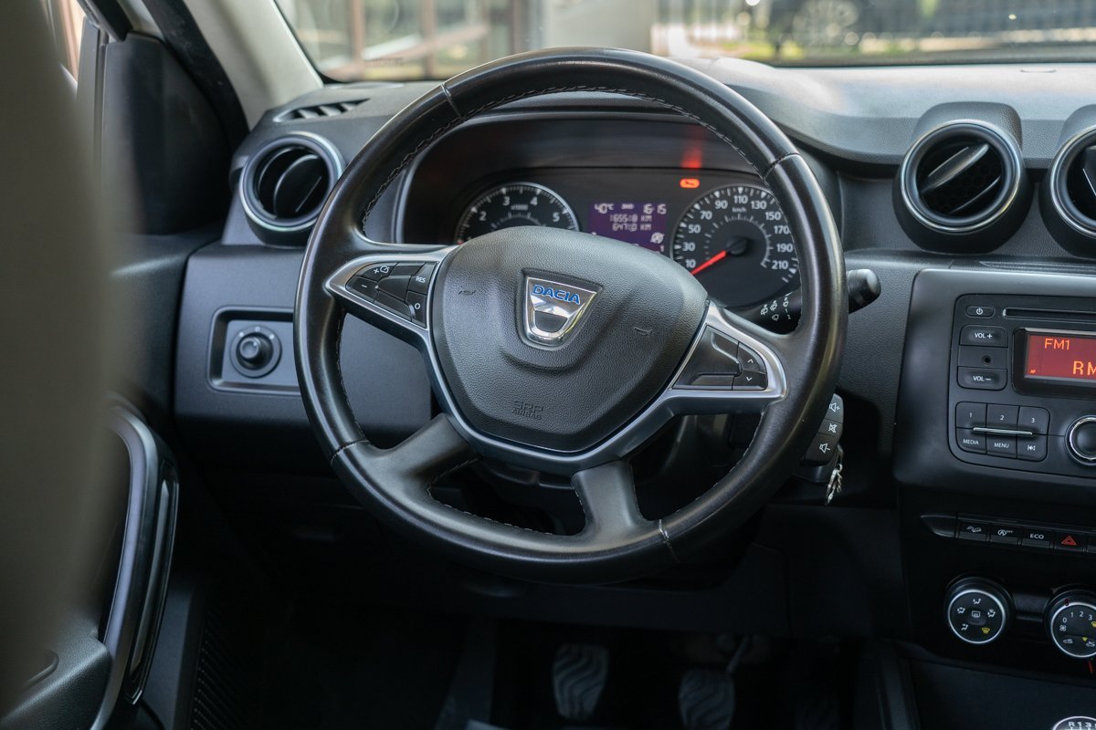 Automobil