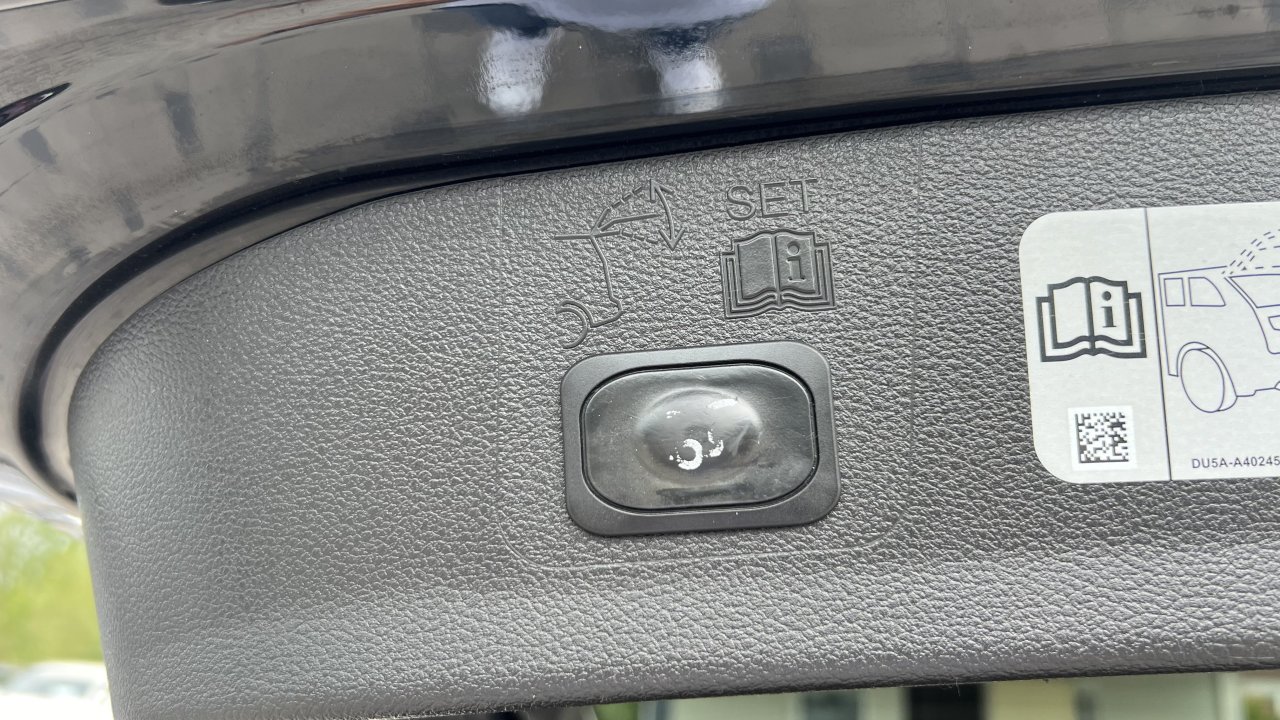 Automobil