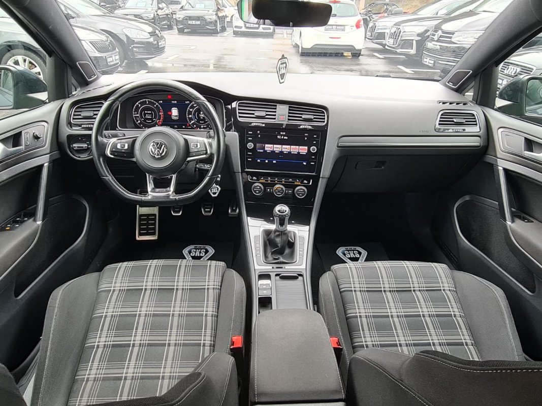 Automobil