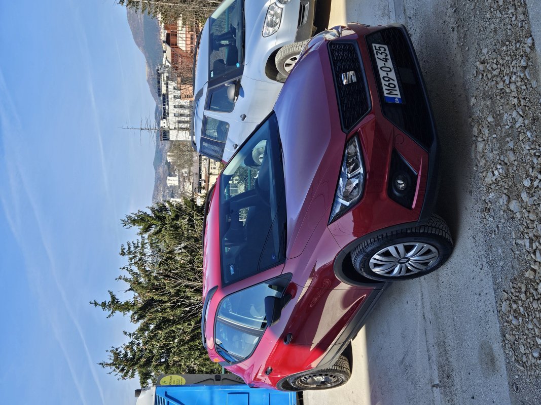 Automobil