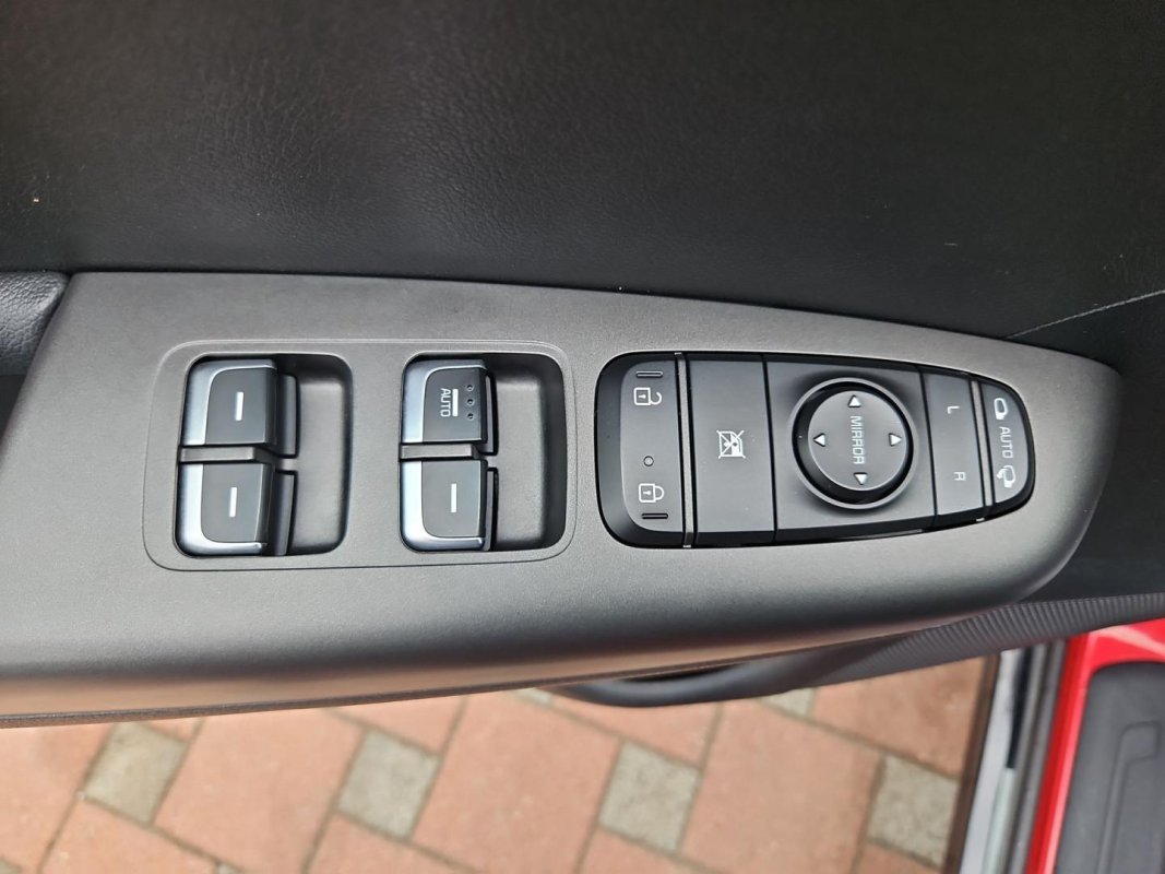 Automobil