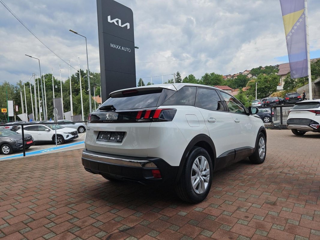 Automobil