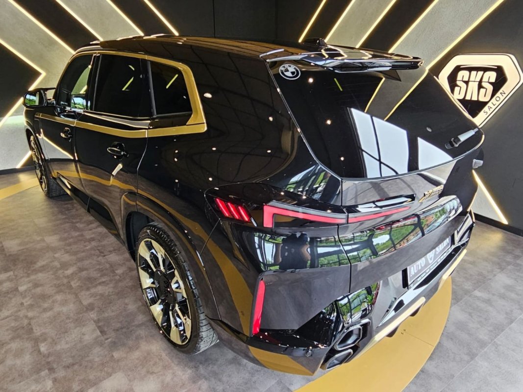 Automobil