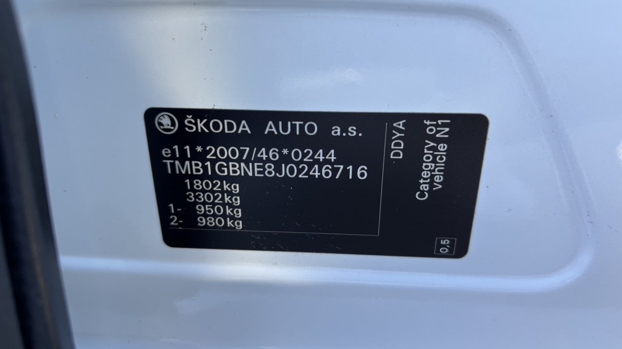 Automobil