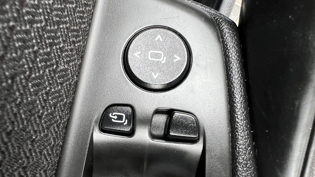 Automobil