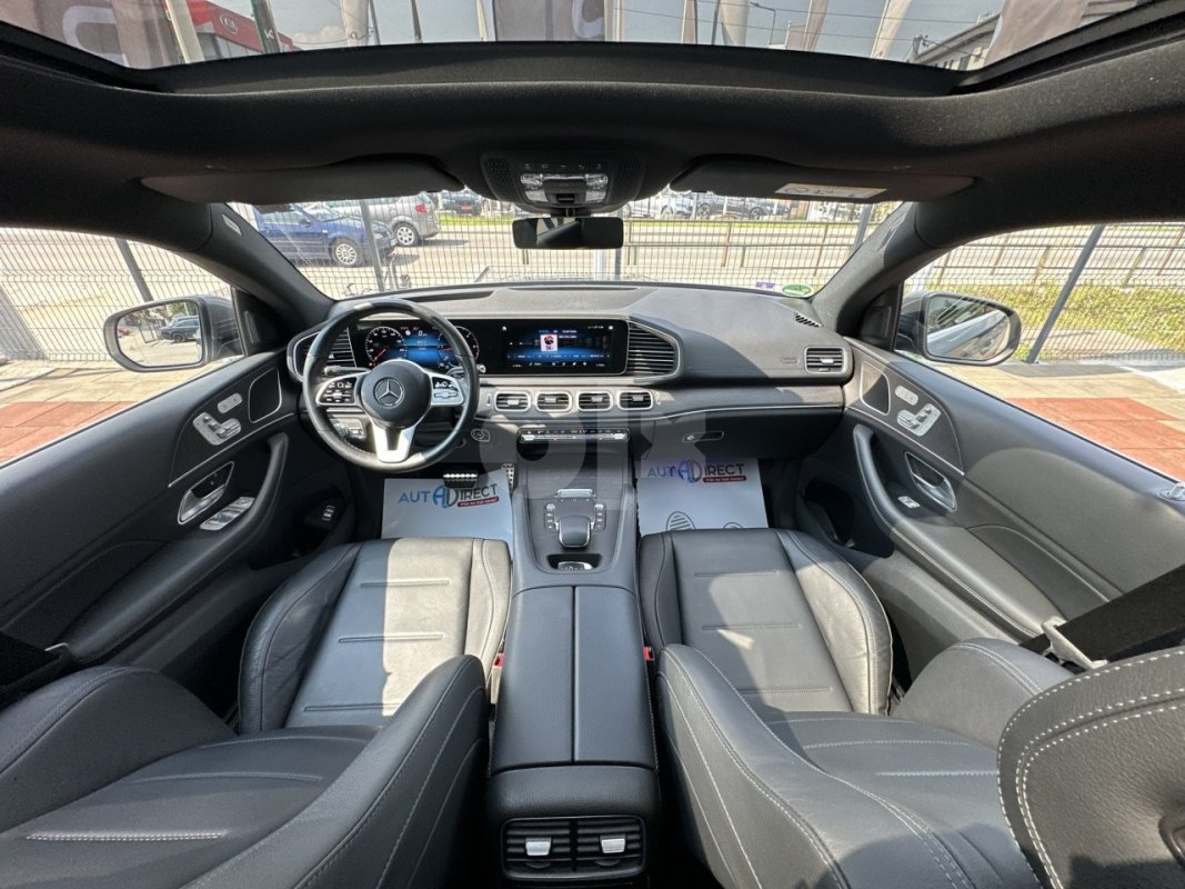 Automobil