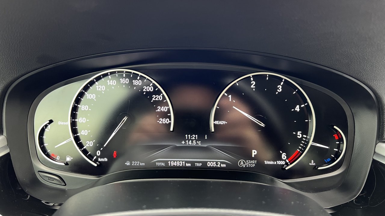 Automobil