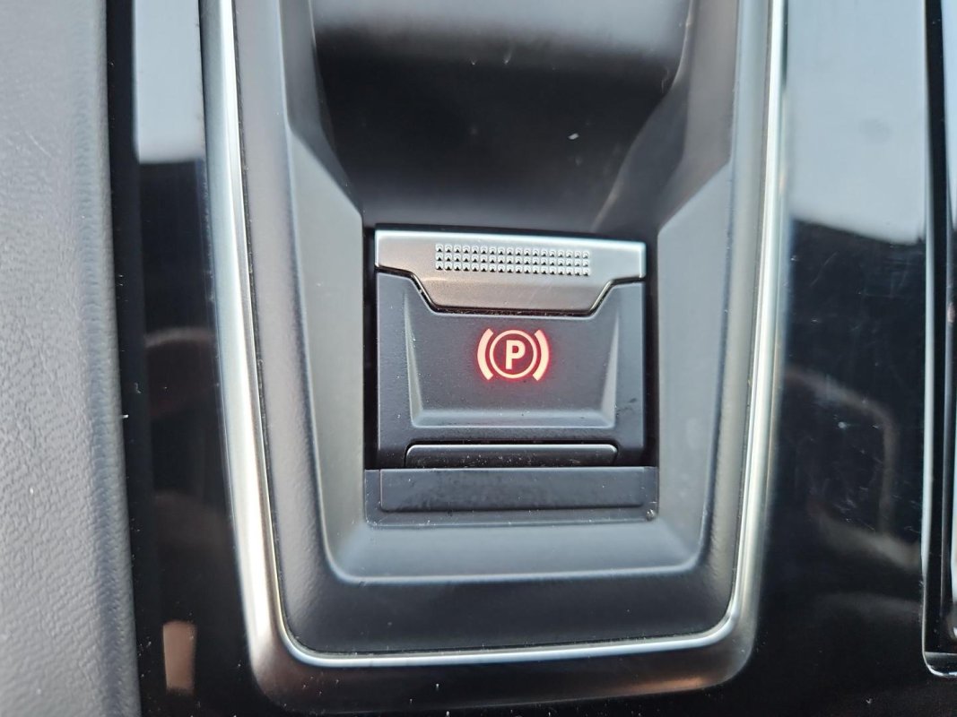 Automobil