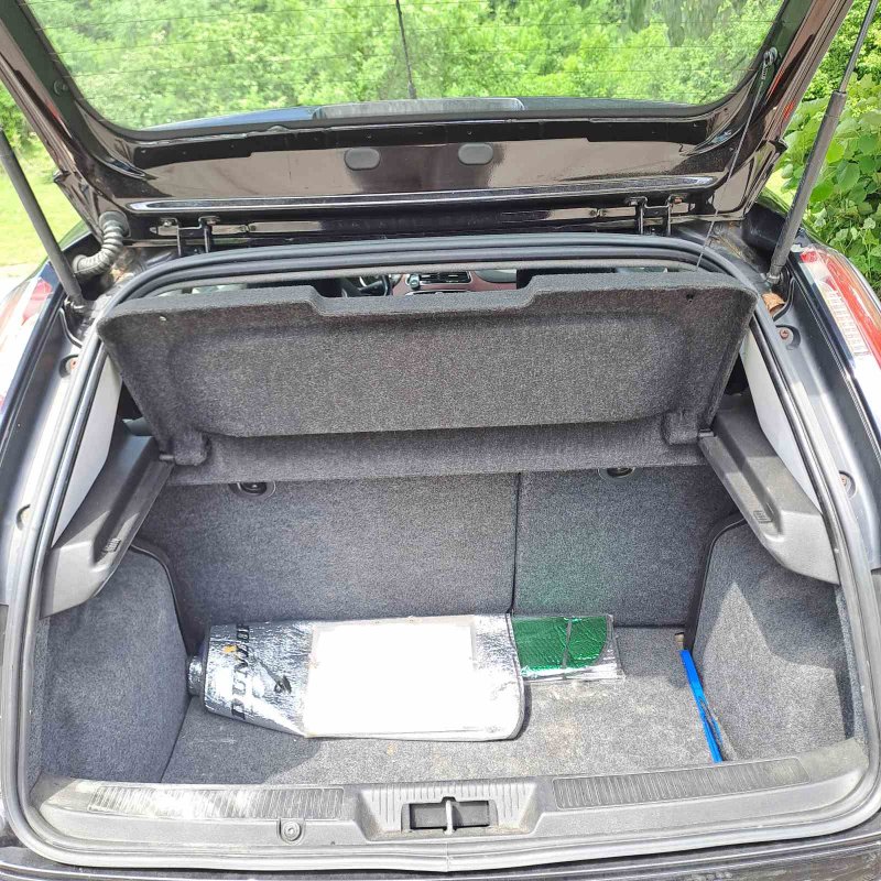 Automobil