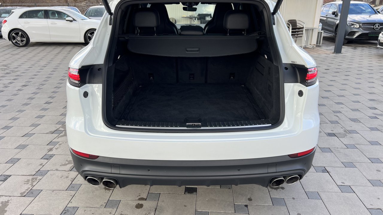 Automobil