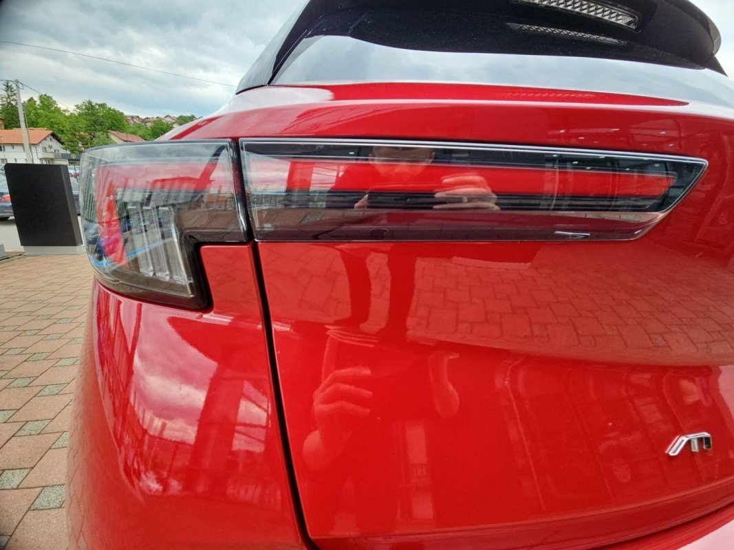 Automobil