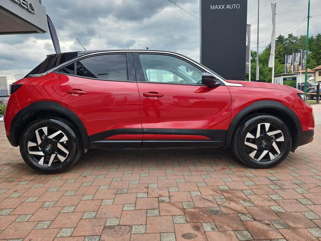 Automobil