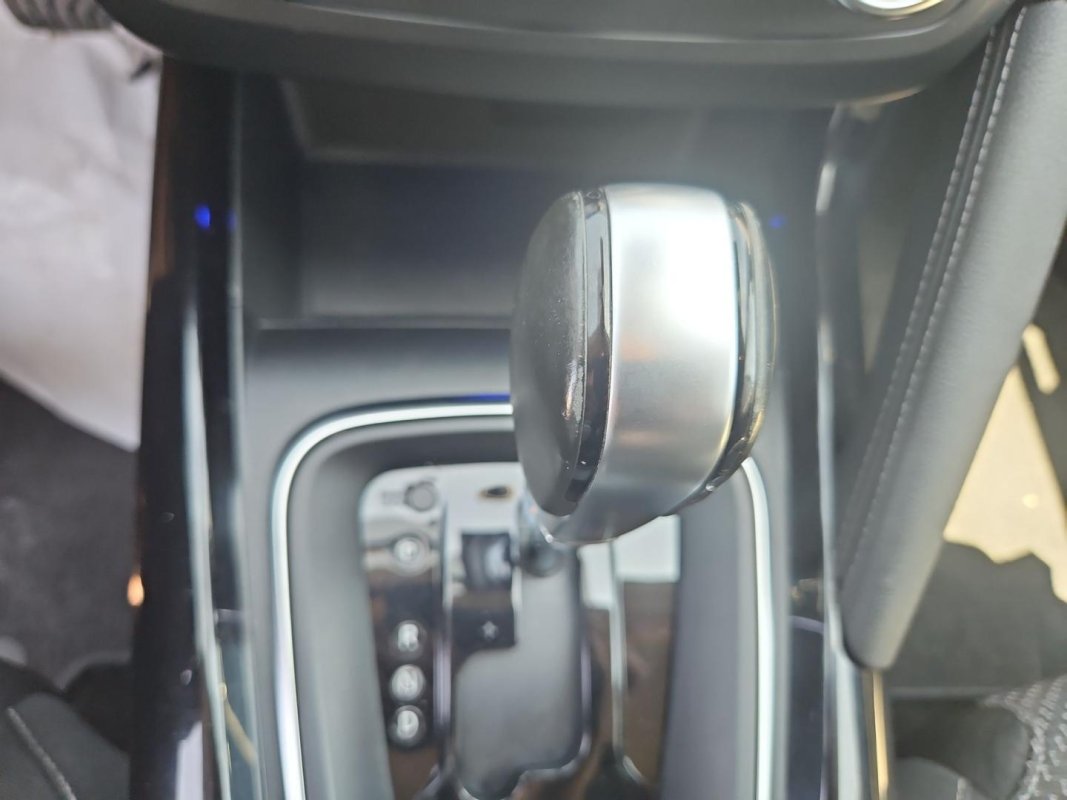 Automobil