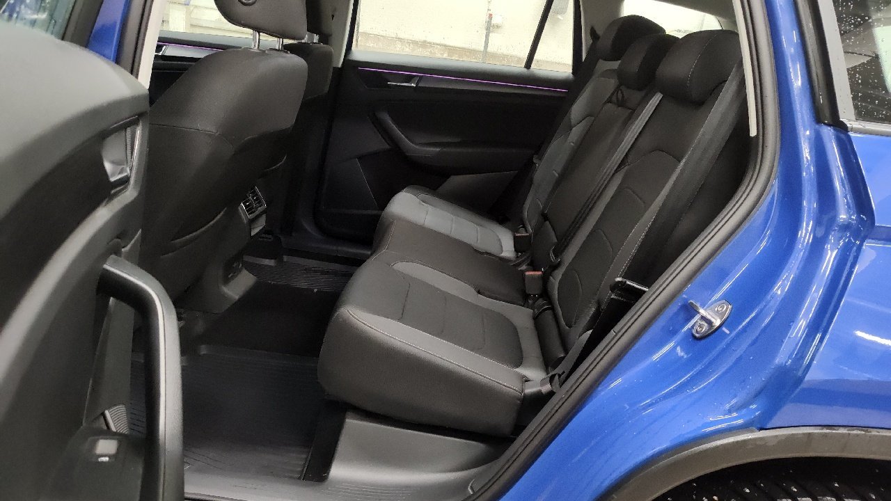 Automobil