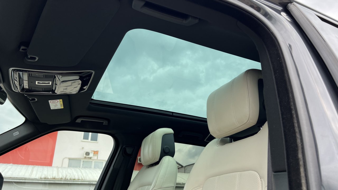 Automobil