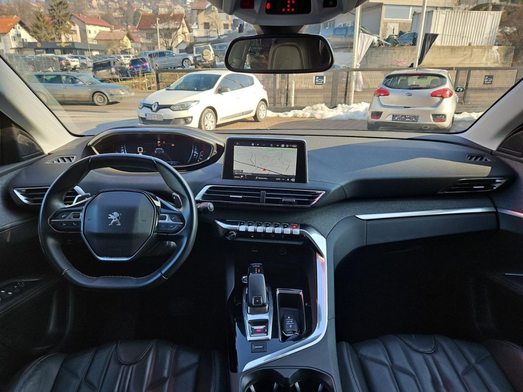 Automobil