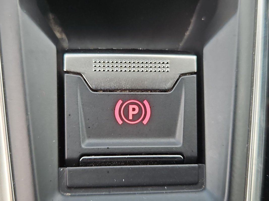 Automobil